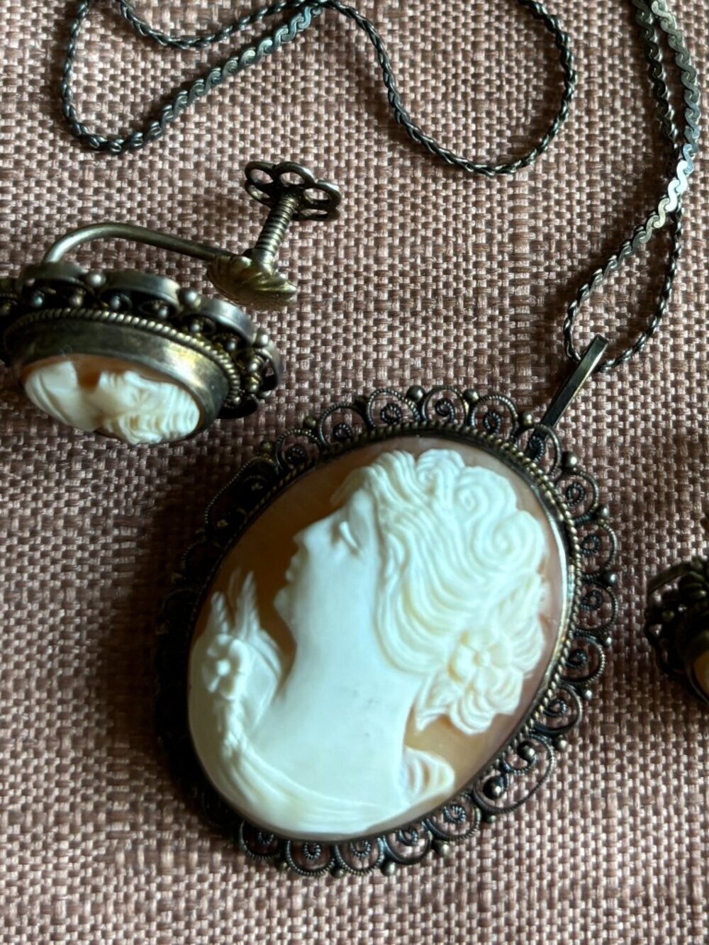 Classic three-piece cameo necklace and earrings ensemble - Picture 4 of 6